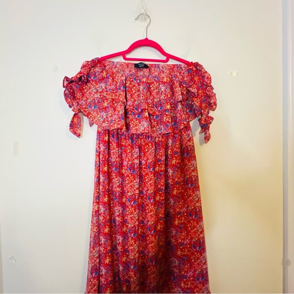 VICI‎ Women's Santana Floral Tiered Off Shoulder Midi Dress Sz Medium Red Boho